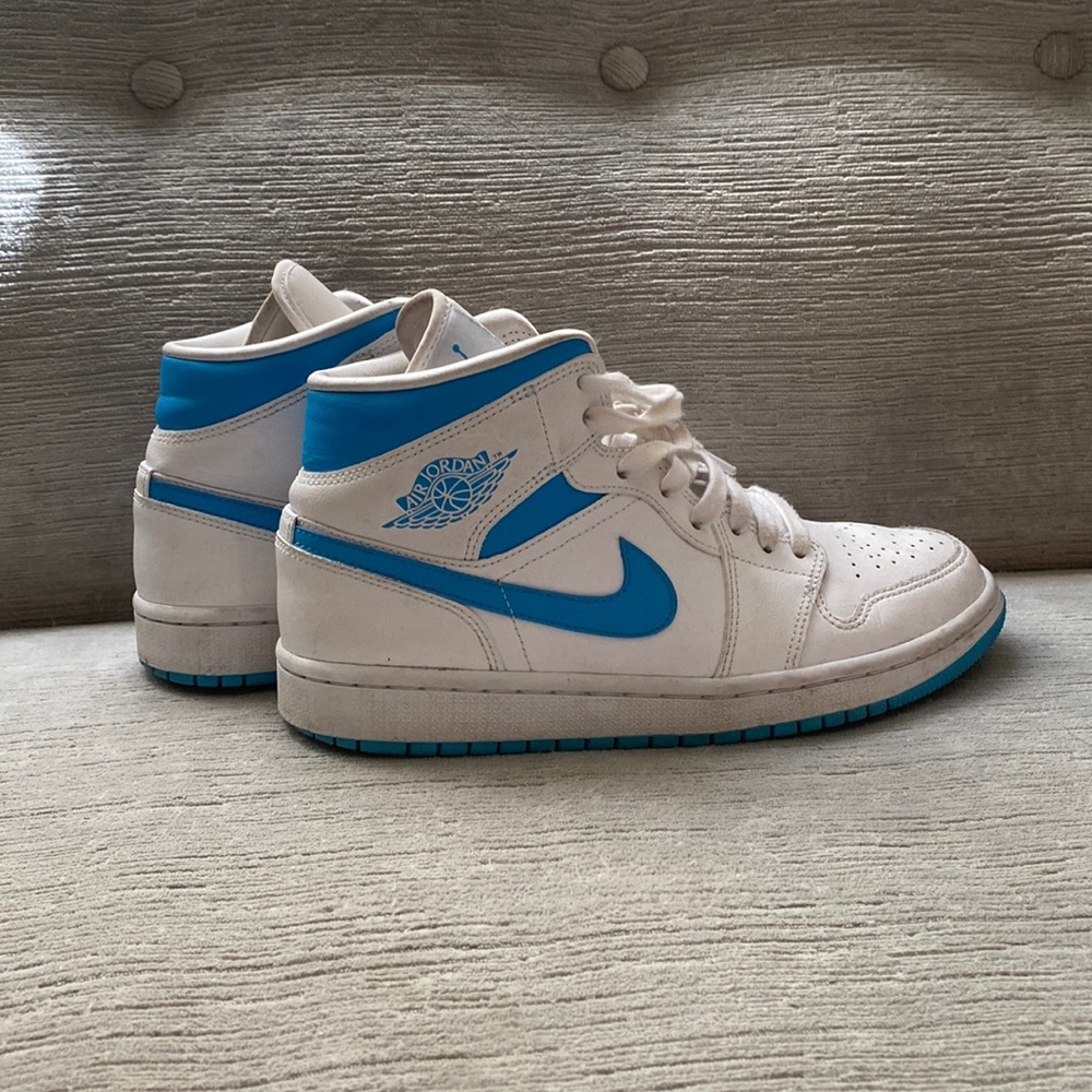 Women’s air Jordan 1 mid UNC